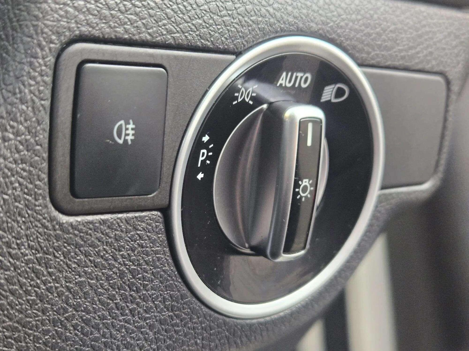 Used Mercedes-Benz CLA 2016 for sale - 76667010: Photo 42