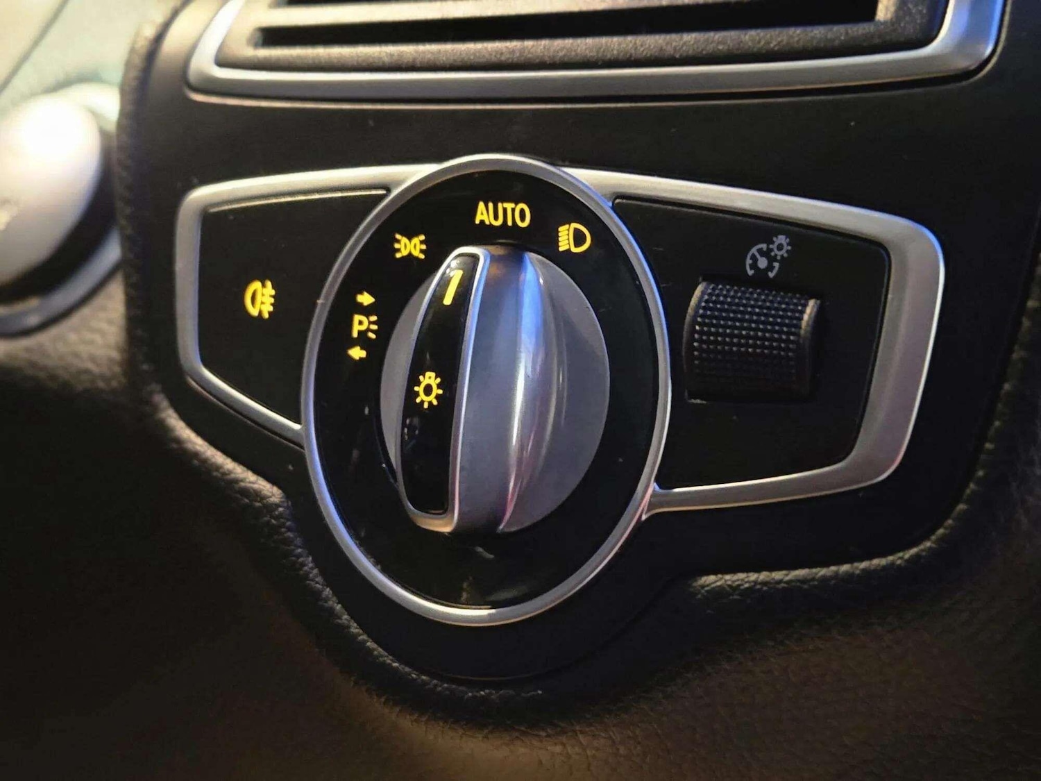 Used Mercedes-Benz GLC 2016 for sale - 76433142: Photo 40