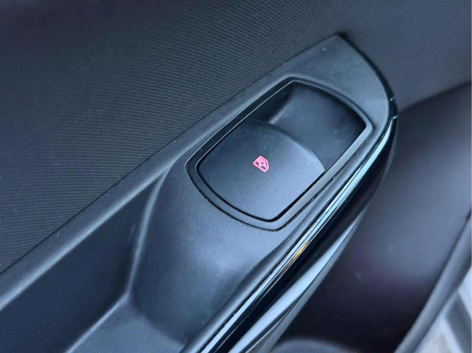 Used Vauxhall Corsa 2015 for sale - 77315160: Photo 37