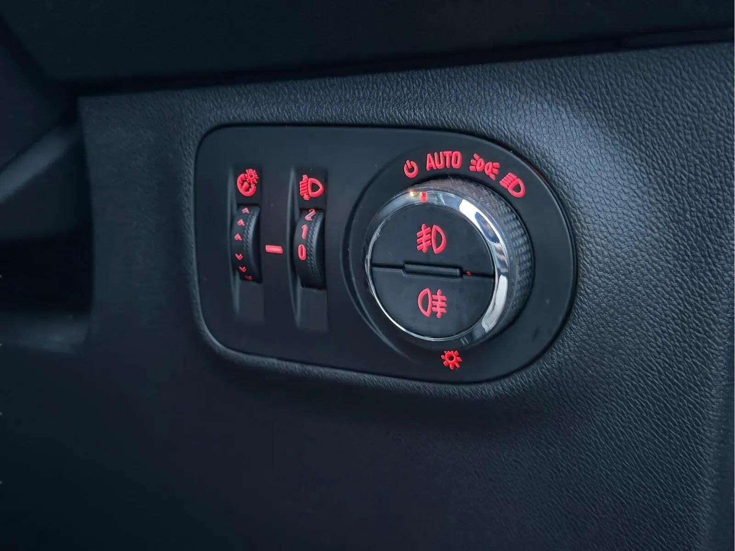 Used Vauxhall Corsa 2015 for sale - 77315160: Photo 40