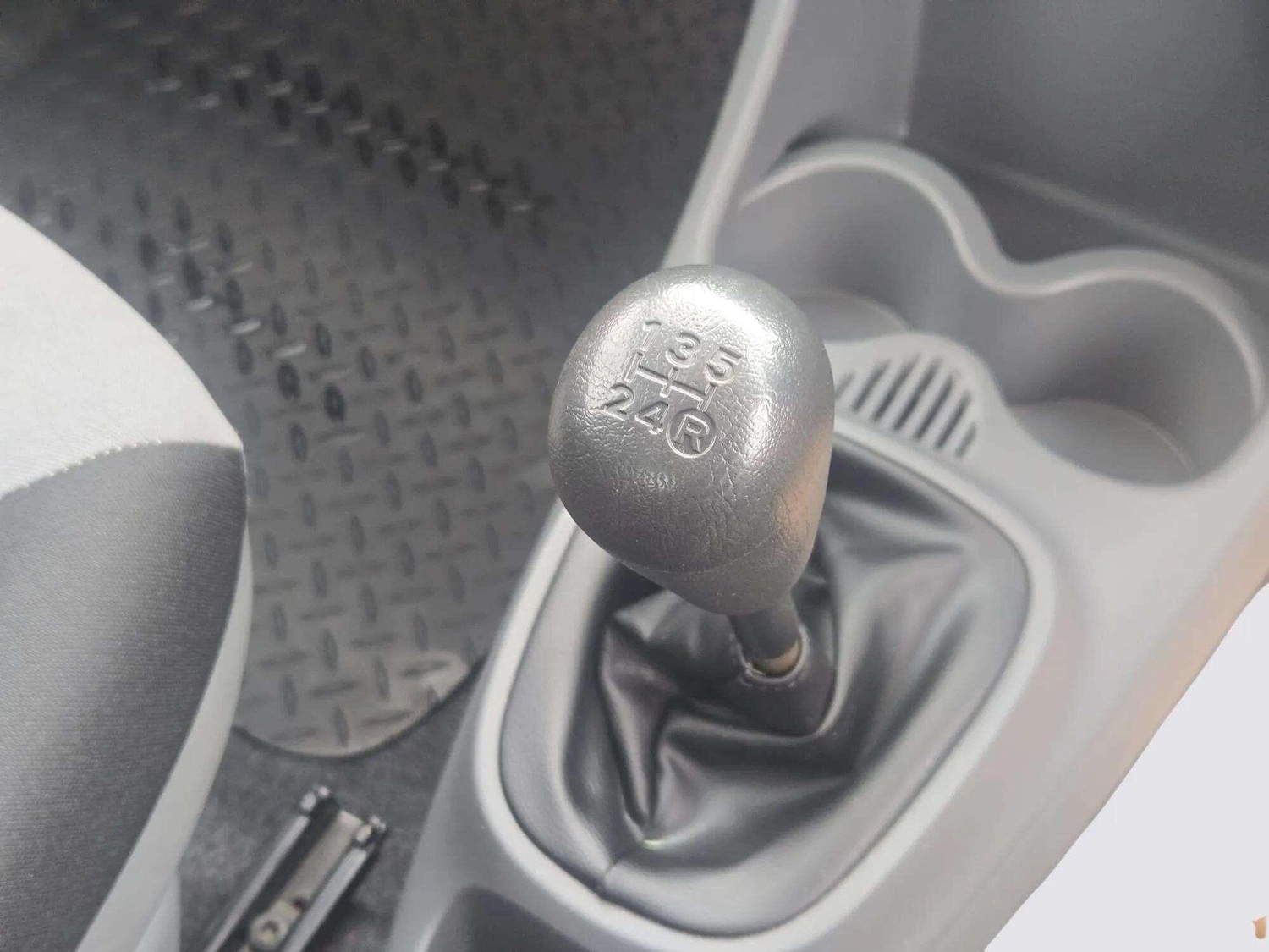 Used Peugeot 107 2011 for sale - 76240116: Photo 21