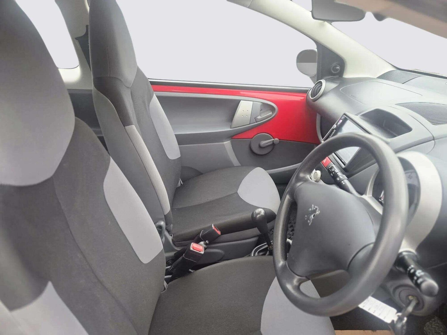 Used Peugeot 107 2011 for sale - 76240116: Photo 28