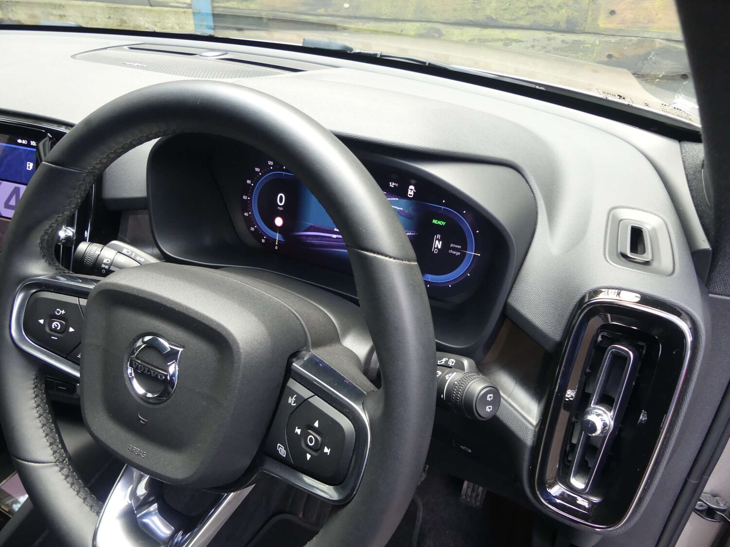 Used Volvo XC40 2024 for sale - 77902971: Photo 17