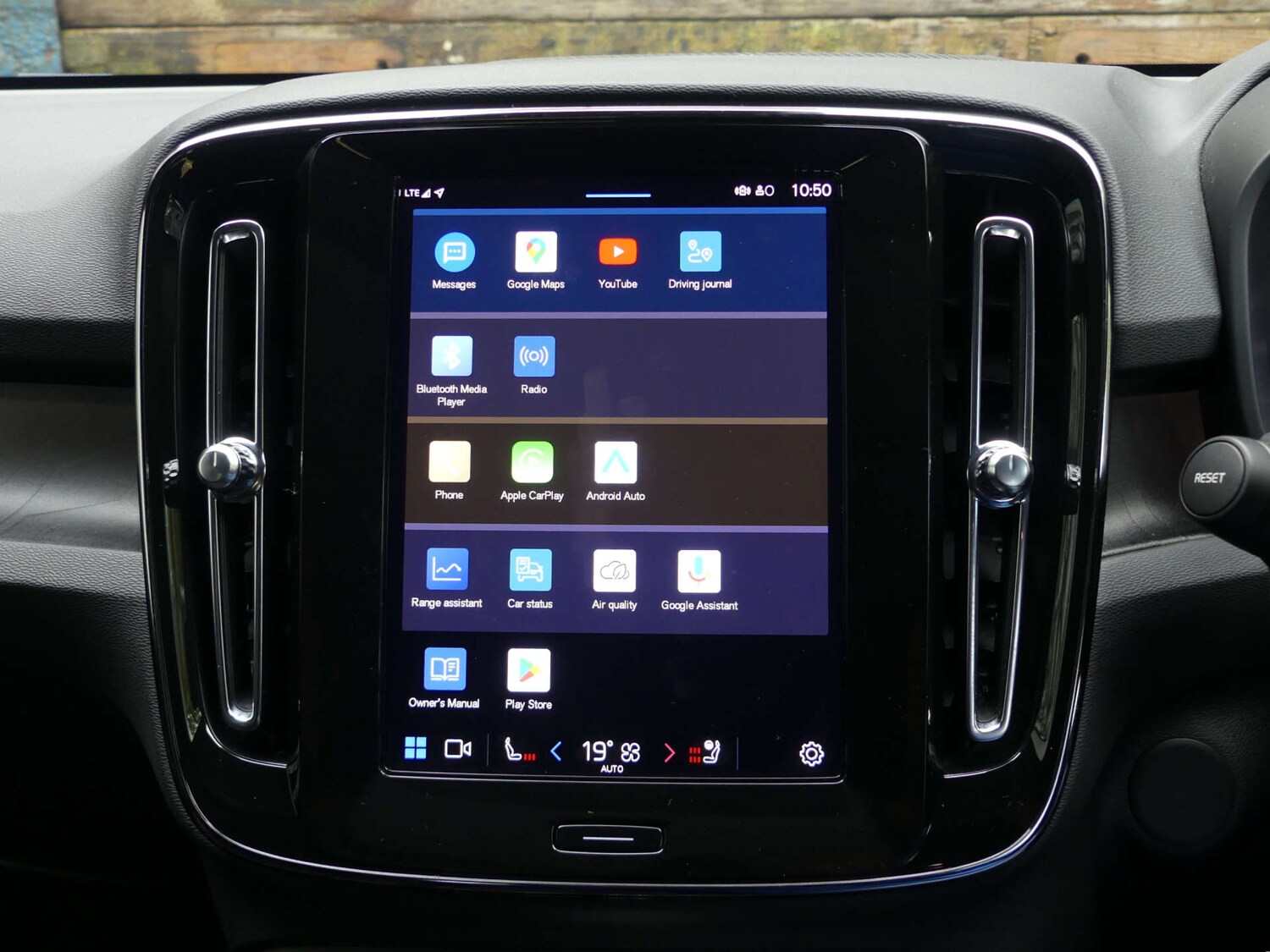 Used Volvo XC40 2024 for sale - 77902971: Photo 54