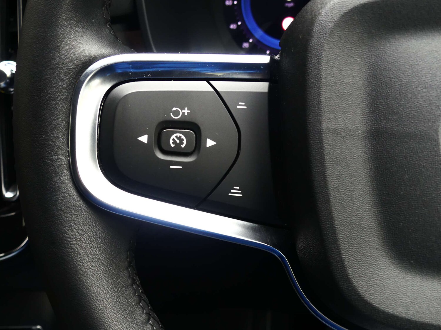 Used Volvo XC40 2024 for sale - 77902971: Photo 73