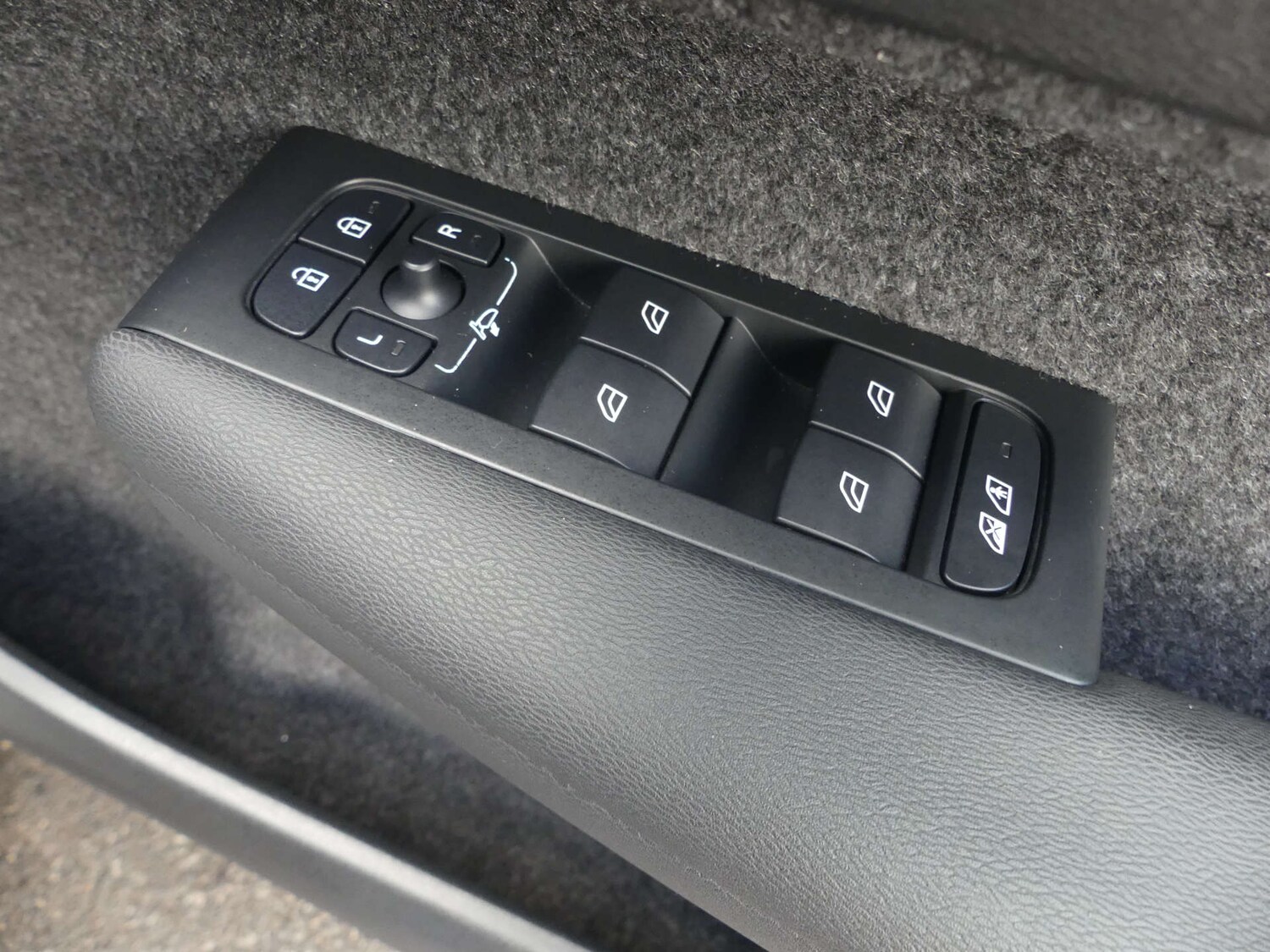 Used Volvo XC40 2024 for sale - 77902971: Photo 81