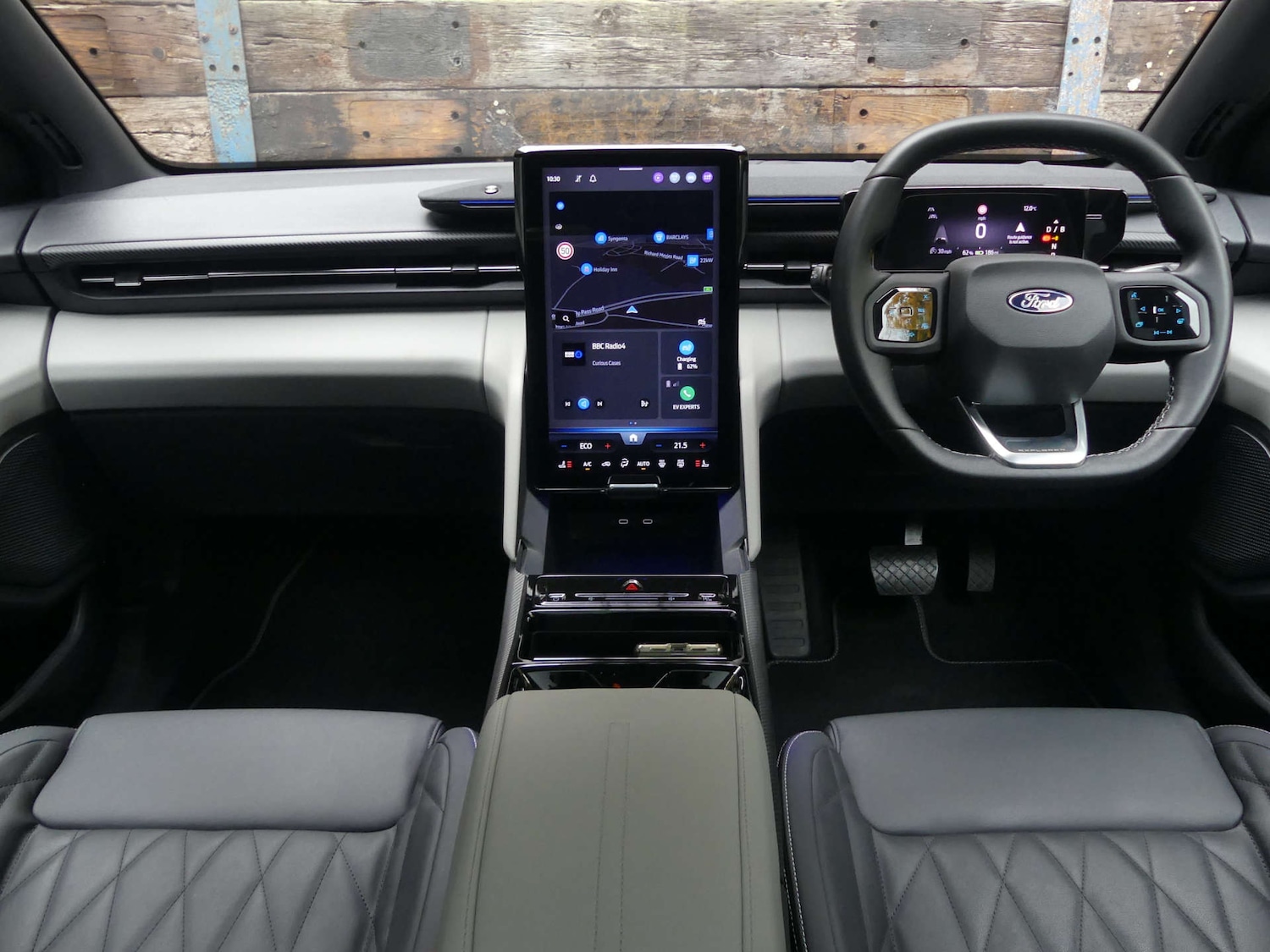 Used Ford Explorer 2024 for sale - 77240435: Photo 2