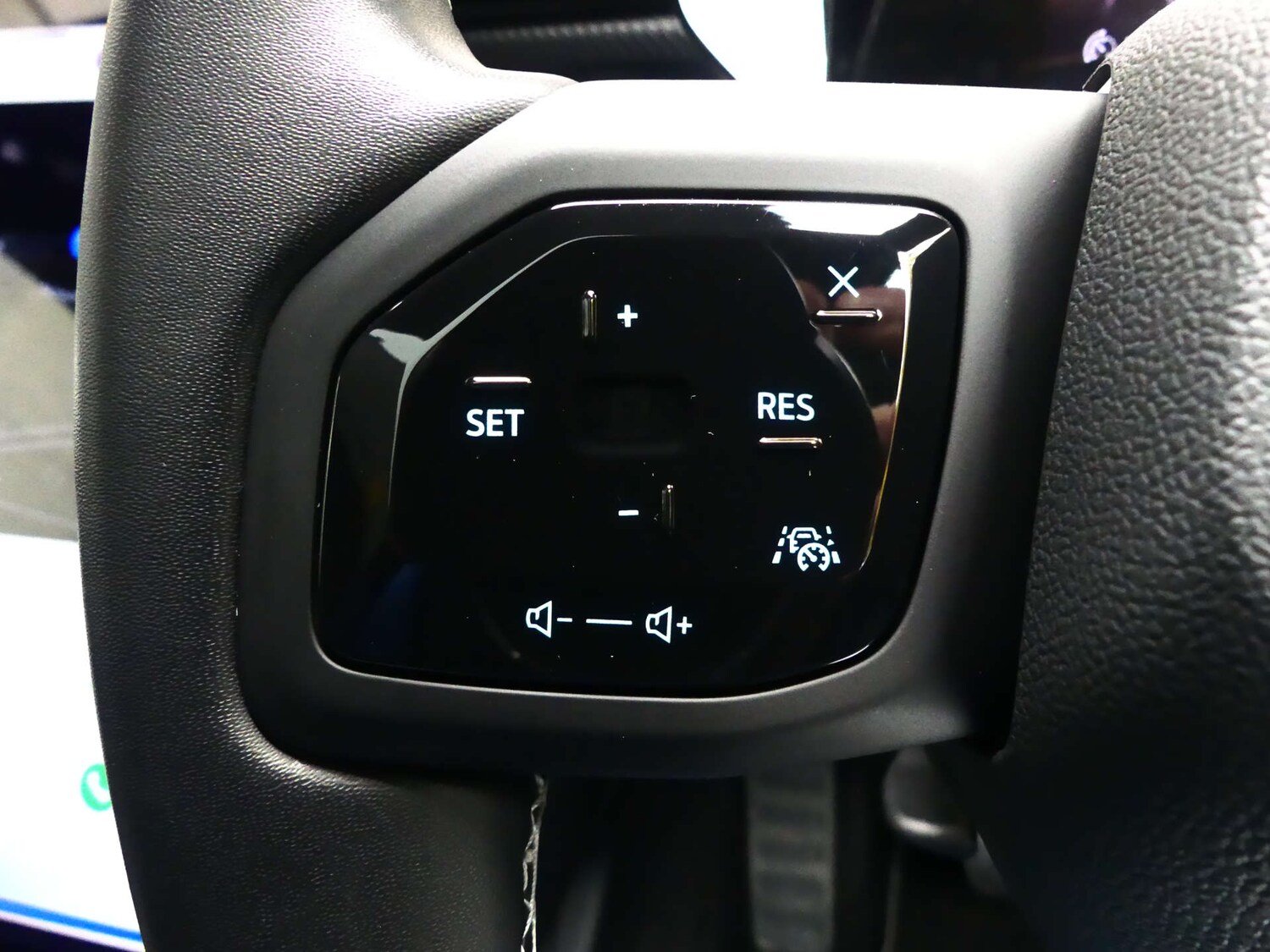 Used Ford Explorer 2024 for sale - 77240435: Photo 81