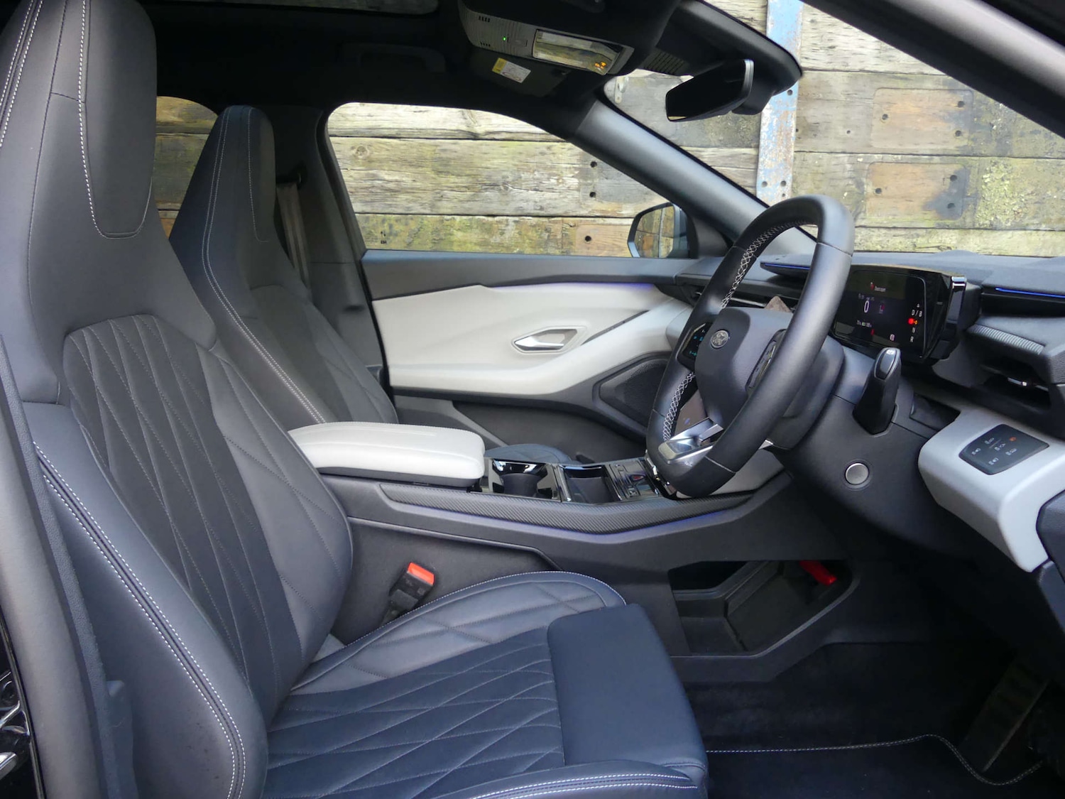 Used Ford Explorer 2025 for sale - 78031017: Photo 18