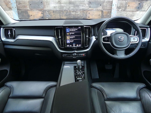 Used Volvo XC60 2018 for sale - 76277397: Photo 2