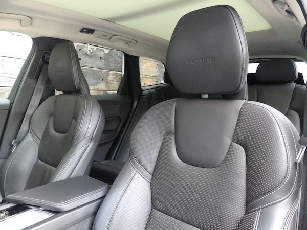 Used Volvo XC60 2018 for sale - 76277397: Photo 38