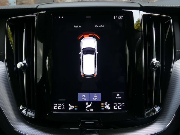 Used Volvo XC60 2018 for sale - 76277397: Photo 51
