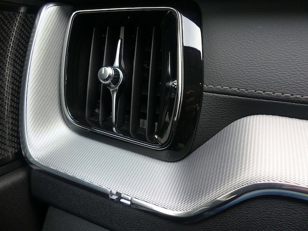 Used Volvo XC60 2018 for sale - 76277397: Photo 84