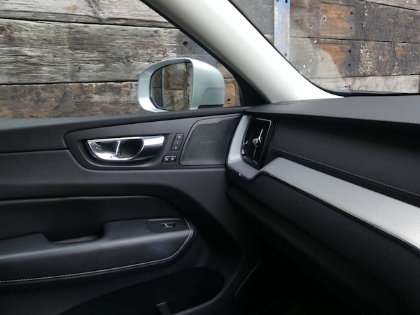 Used Volvo XC60 2018 for sale - 76277397: Photo 8