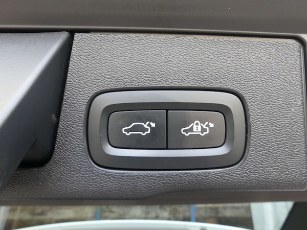 Used Volvo XC60 2018 for sale - 76277397: Photo 96