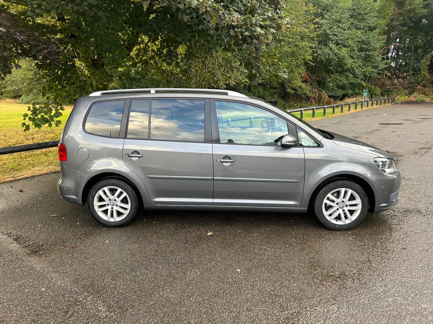 Used Volkswagen Touran 2013 for sale - 76059411: Photo 3