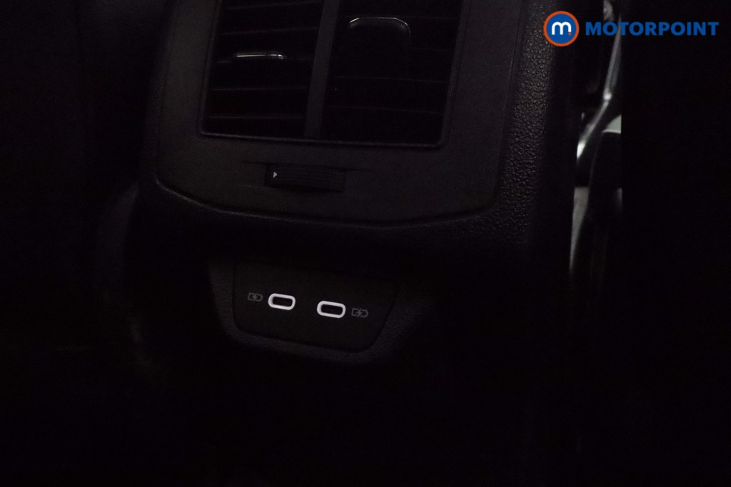 Used Volkswagen T-Roc for sale - 76819422: Photo 28