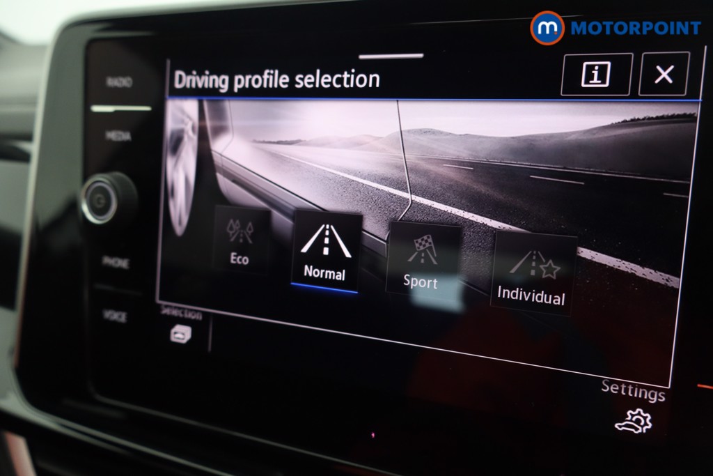 Used Volkswagen T-Roc for sale - 78109762: Photo 33