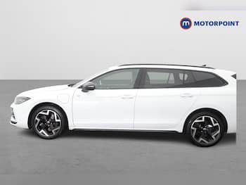 Used Volkswagen Passat 2025 for sale - 79572507: Photo