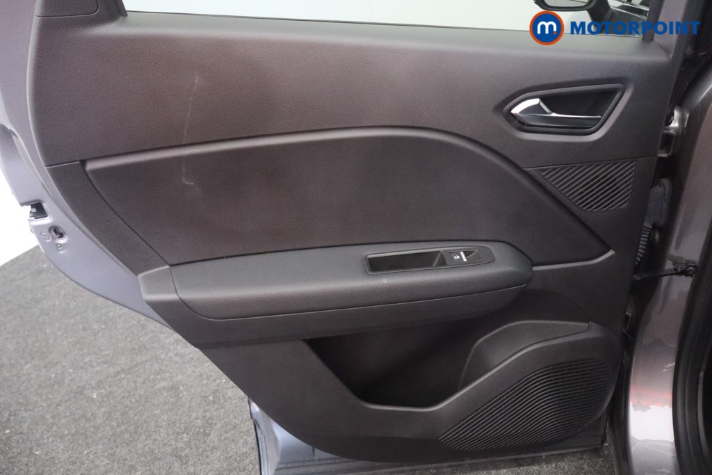 Used Renault Captur 2024 for sale - 76685129: Photo 26