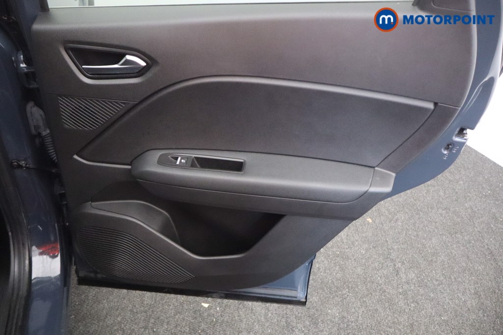 Used Renault Captur 2024 for sale - 76697218: Photo 24