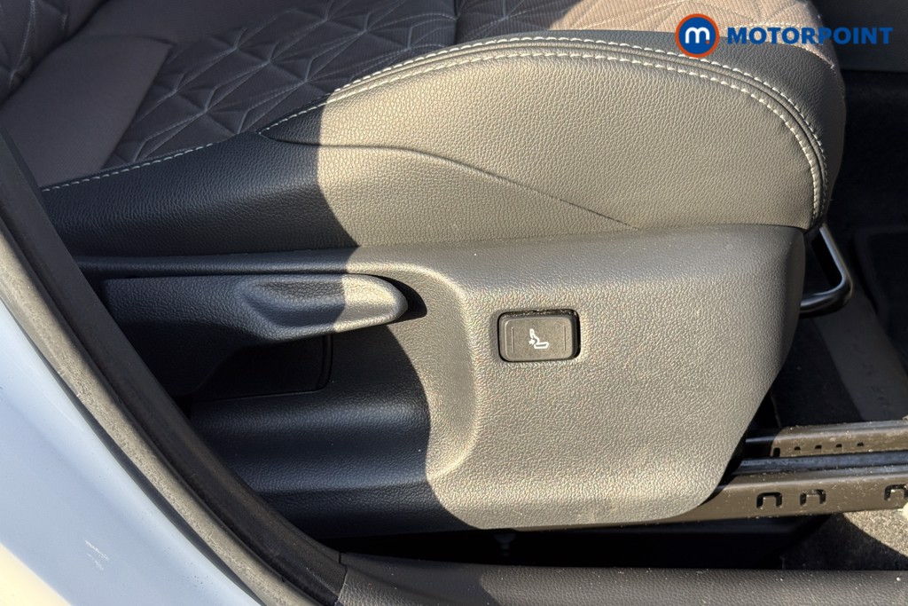 Used Toyota Yaris Cross 2024 for sale - 76739140: Photo 25