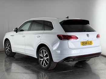 Used Volkswagen Touareg 2018 for sale - 75875936: Photo