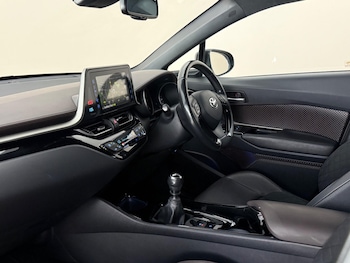 Used Toyota C-HR 2017 for sale - 79362690: Photo