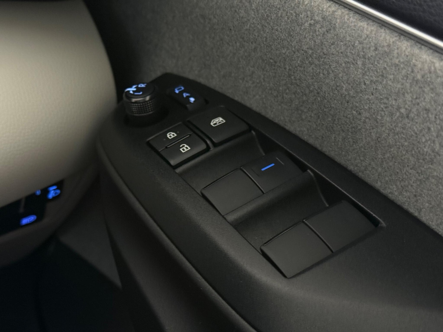 Used Toyota Yaris 2020 for sale - 76467454: Photo 33