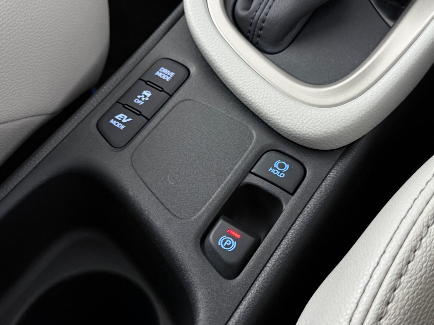 Used Toyota Yaris 2020 for sale - 76467454: Photo 35