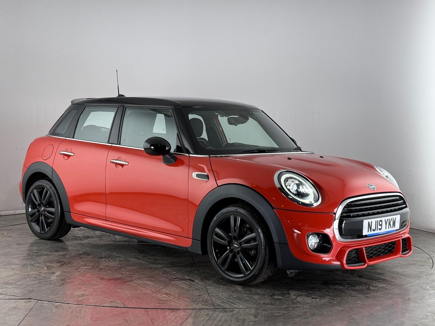 Used MINI Hatch 2019 for sale - 77054022: Photo 1