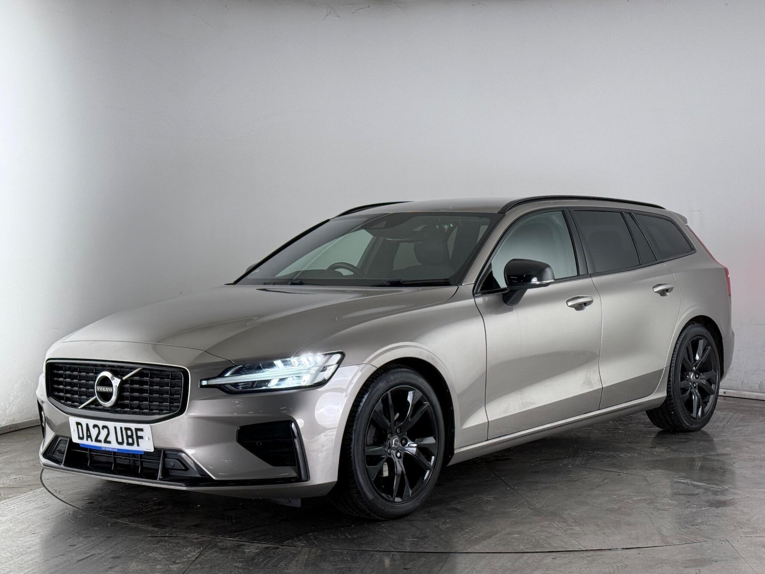 Used Volvo V60 2022 for sale - 77575518: Photo 2