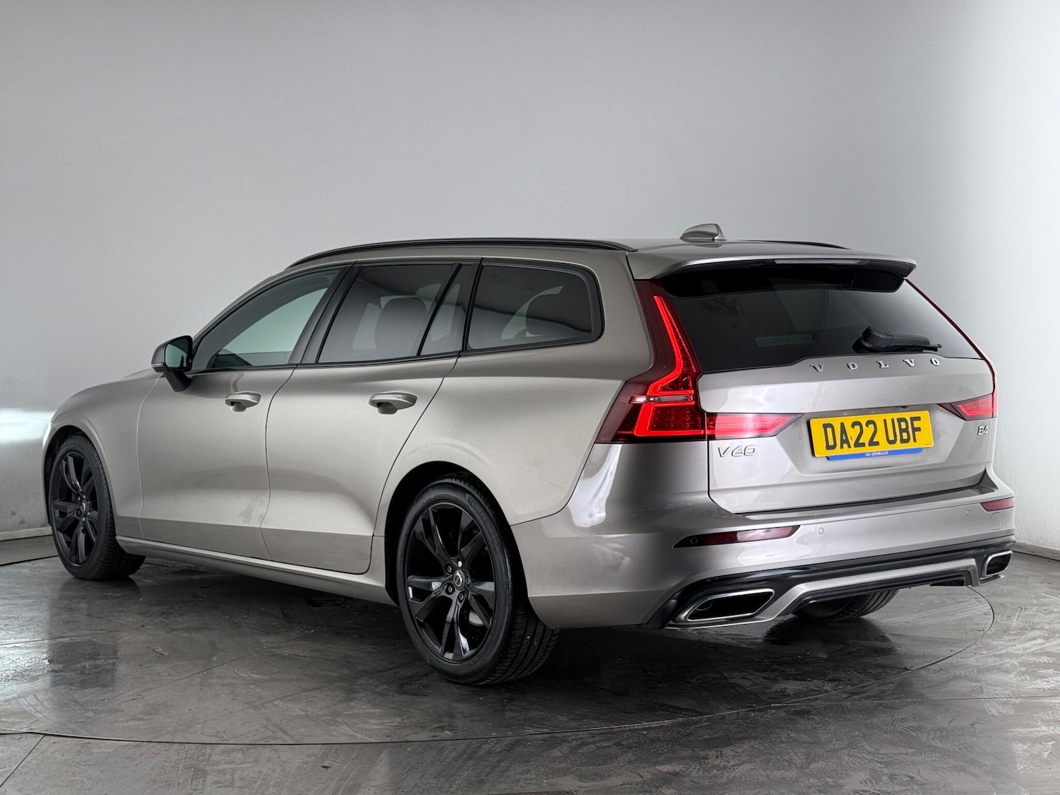 Used Volvo V60 2022 for sale - 77575518: Photo 3