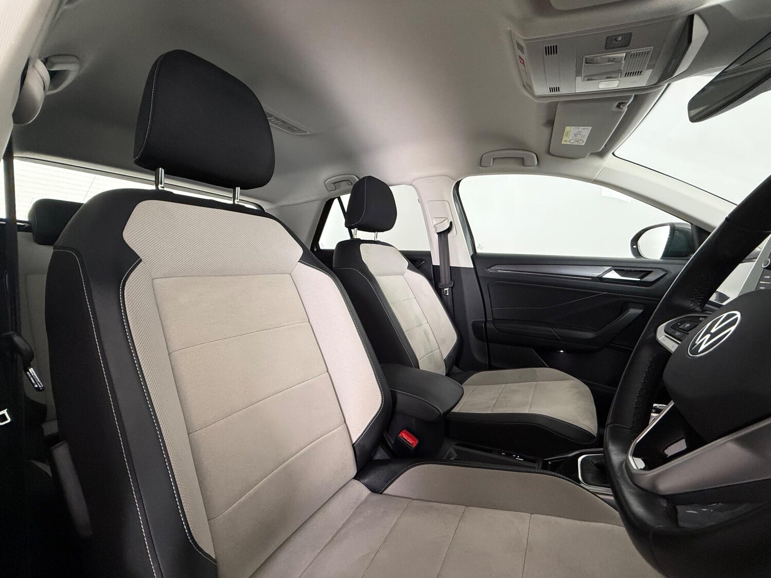 Used Volkswagen T-Roc 2022 for sale - 77332156: Photo 11