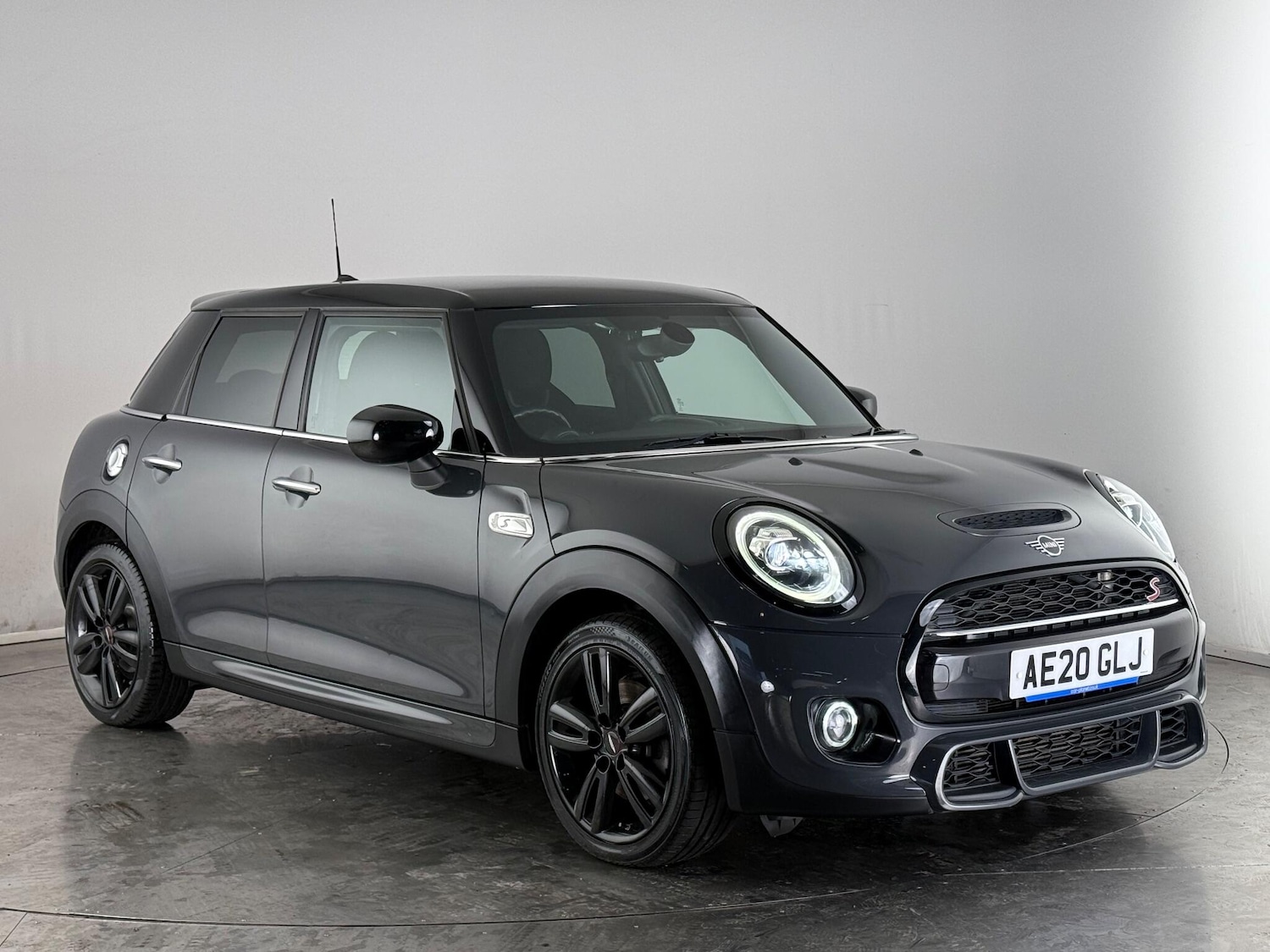 Used MINI Hatch 2020 for sale - 76467380: Photo 1