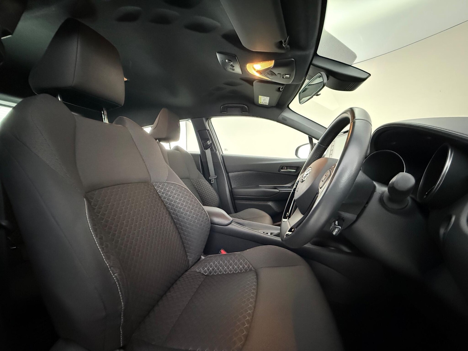 Used Toyota C-HR 2023 for sale - 78101573: Photo 11