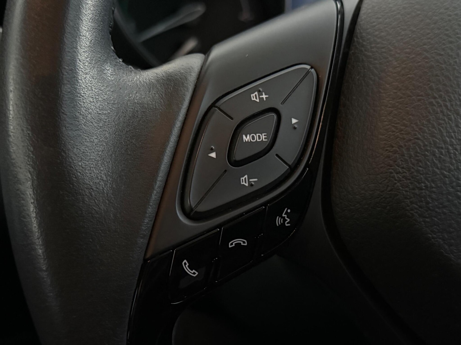 Used Toyota C-HR 2023 for sale - 78101573: Photo 17