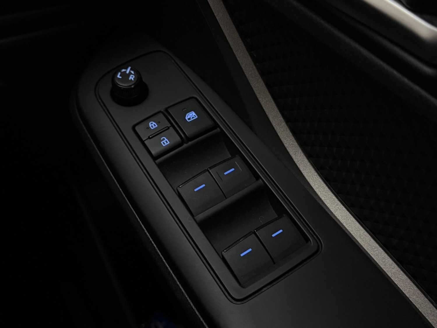 Used Toyota C-HR 2023 for sale - 78101573: Photo 21