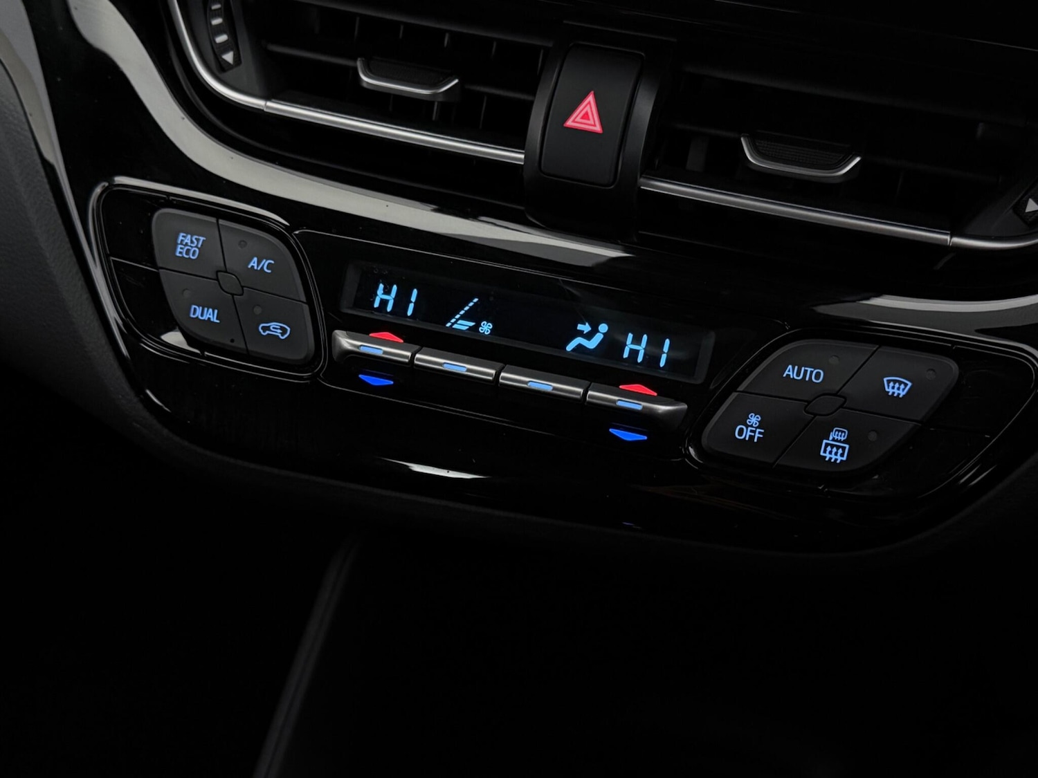 Used Toyota C-HR 2023 for sale - 78101573: Photo 30