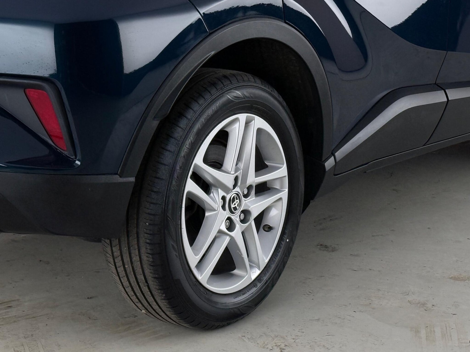 Used Toyota C-HR 2023 for sale - 78101573: Photo 8