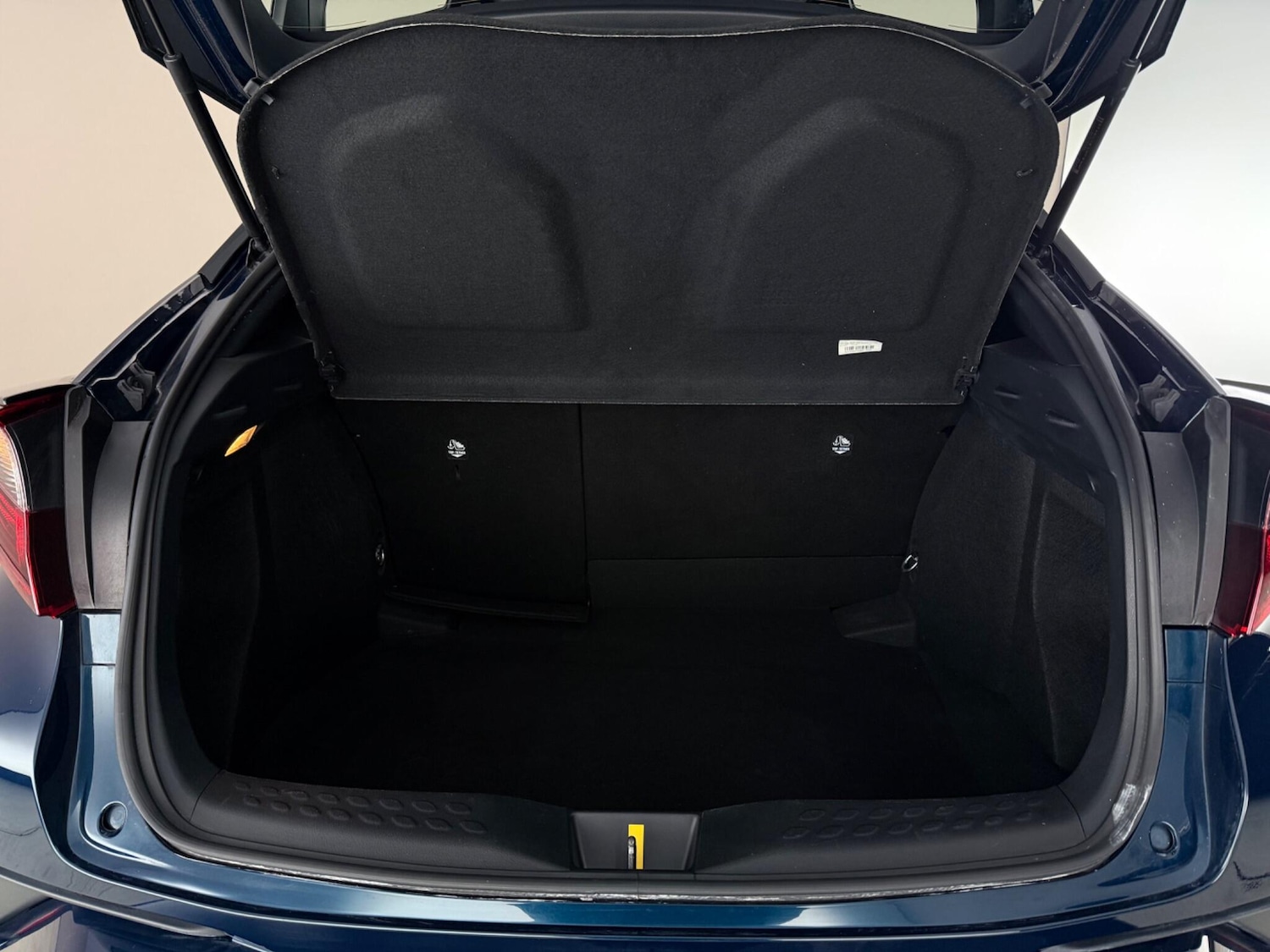 Used Toyota C-HR 2023 for sale - 78101573: Photo 9