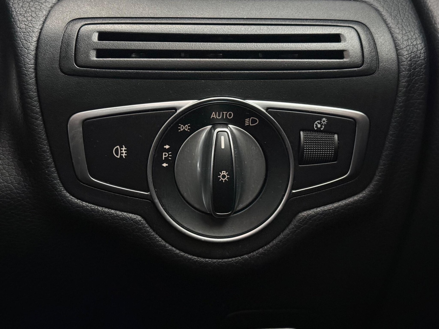 Used Mercedes-Benz GLC 2018 for sale - 77469418: Photo 24