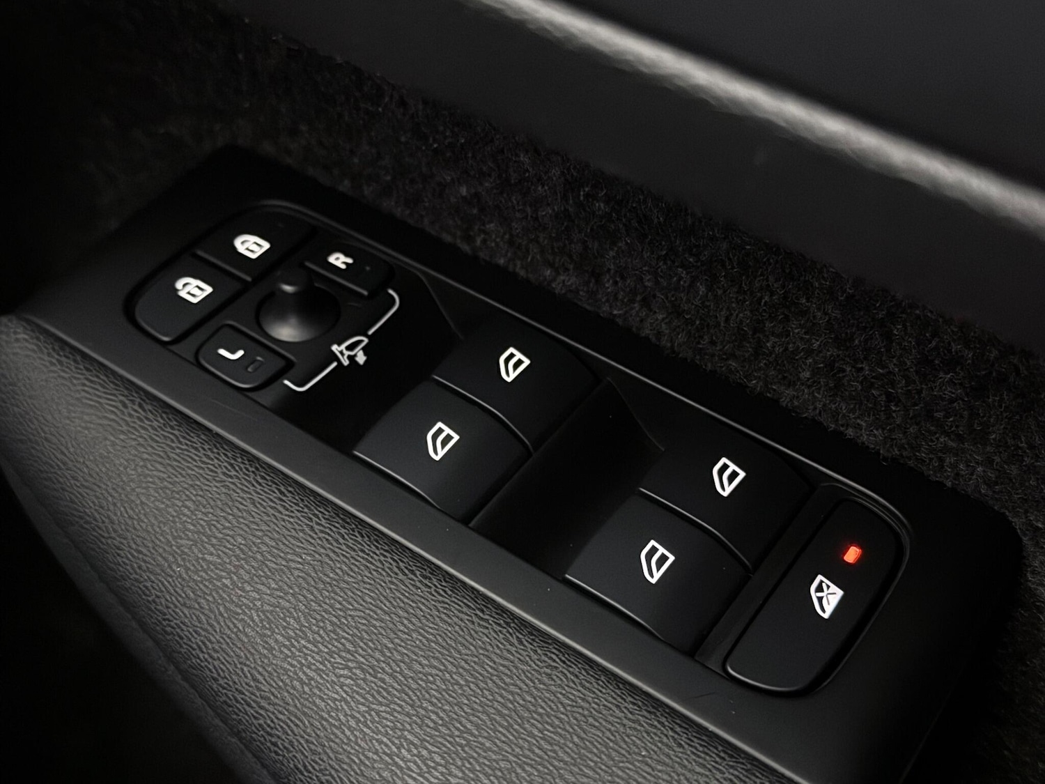 Used Volvo XC40 2021 for sale - 77222109: Photo 32