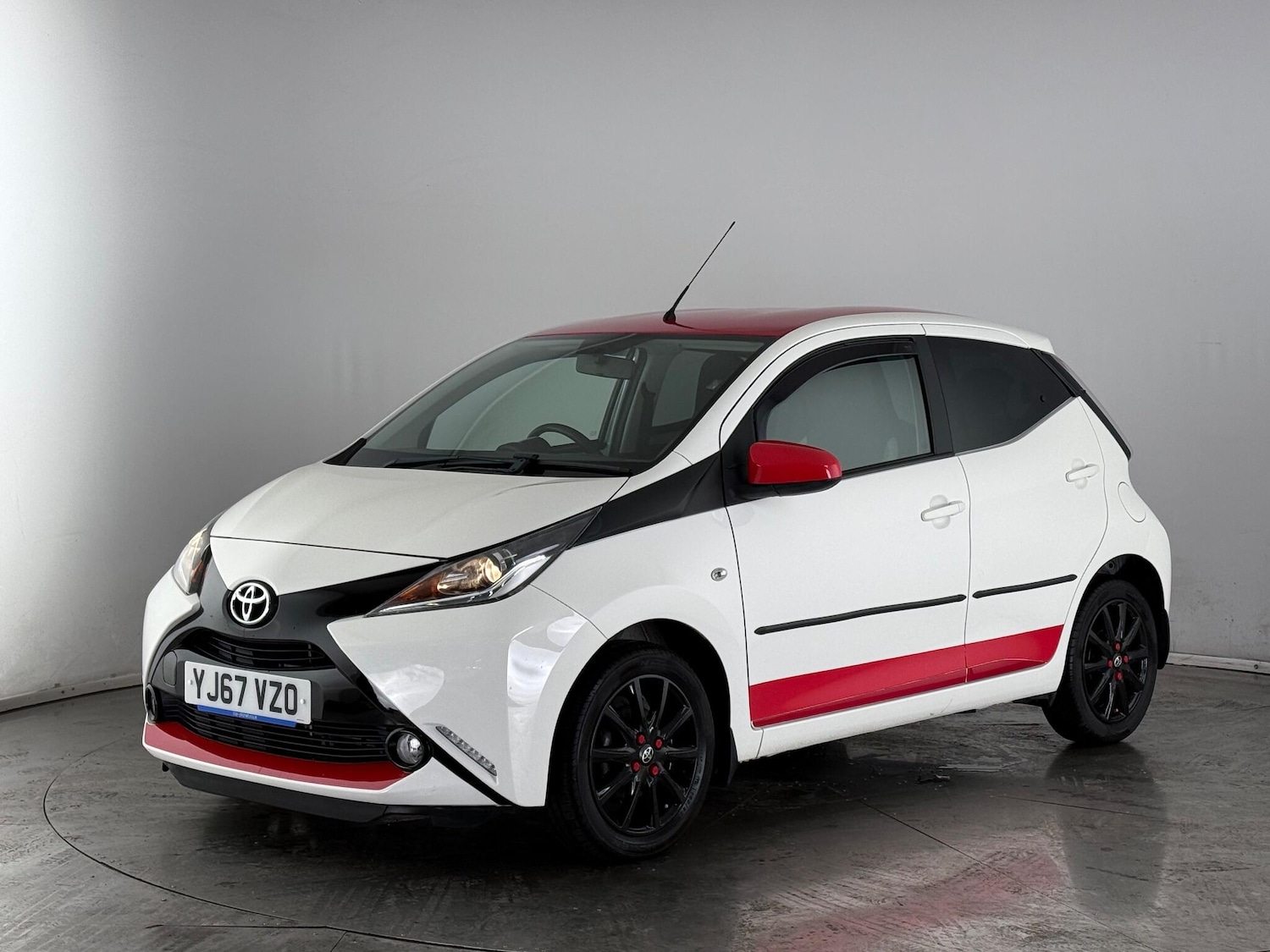 Used Toyota AYGO 2017 for sale - 77217182: Photo 2