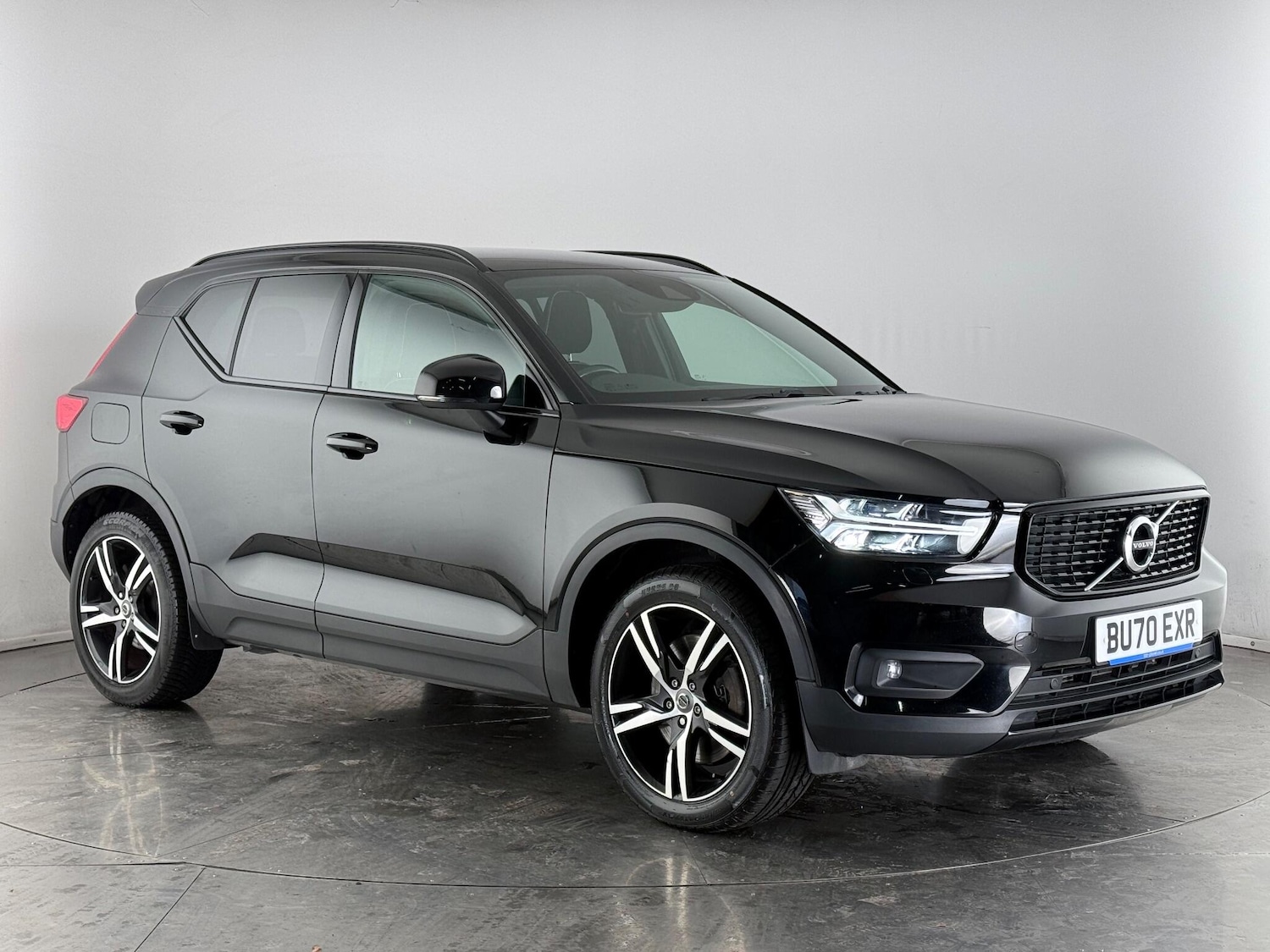 Used Volvo XC40 for sale - 76729040: Photo 1