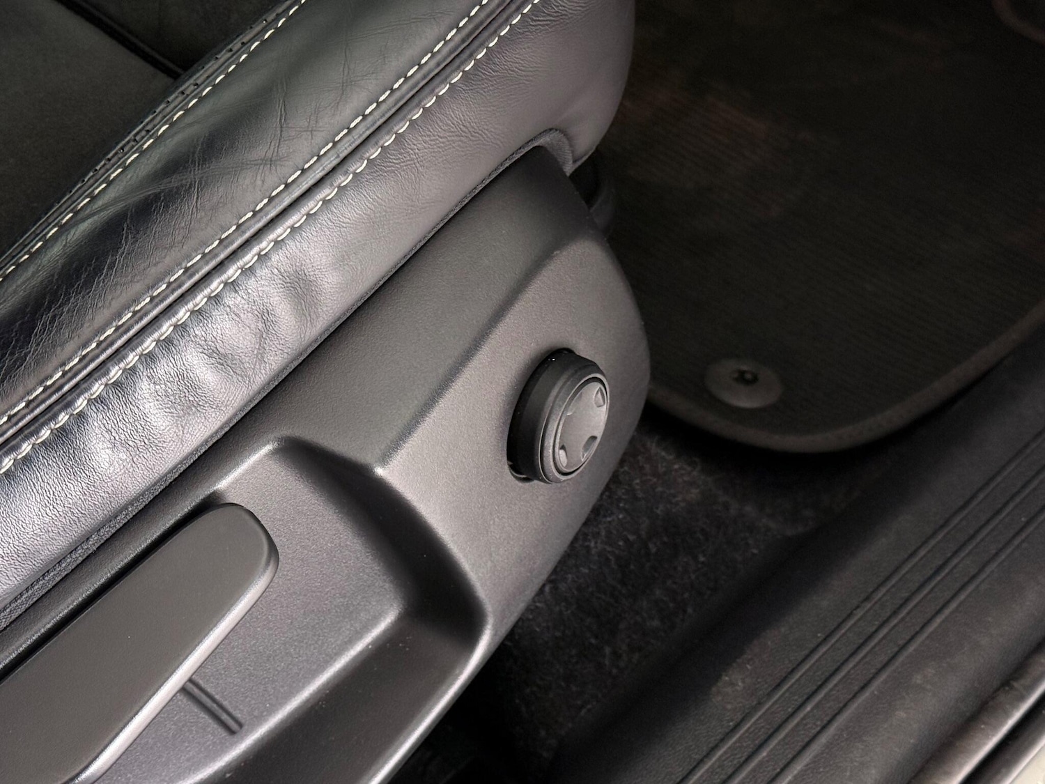 Used Volvo XC40 for sale - 76729040: Photo 12