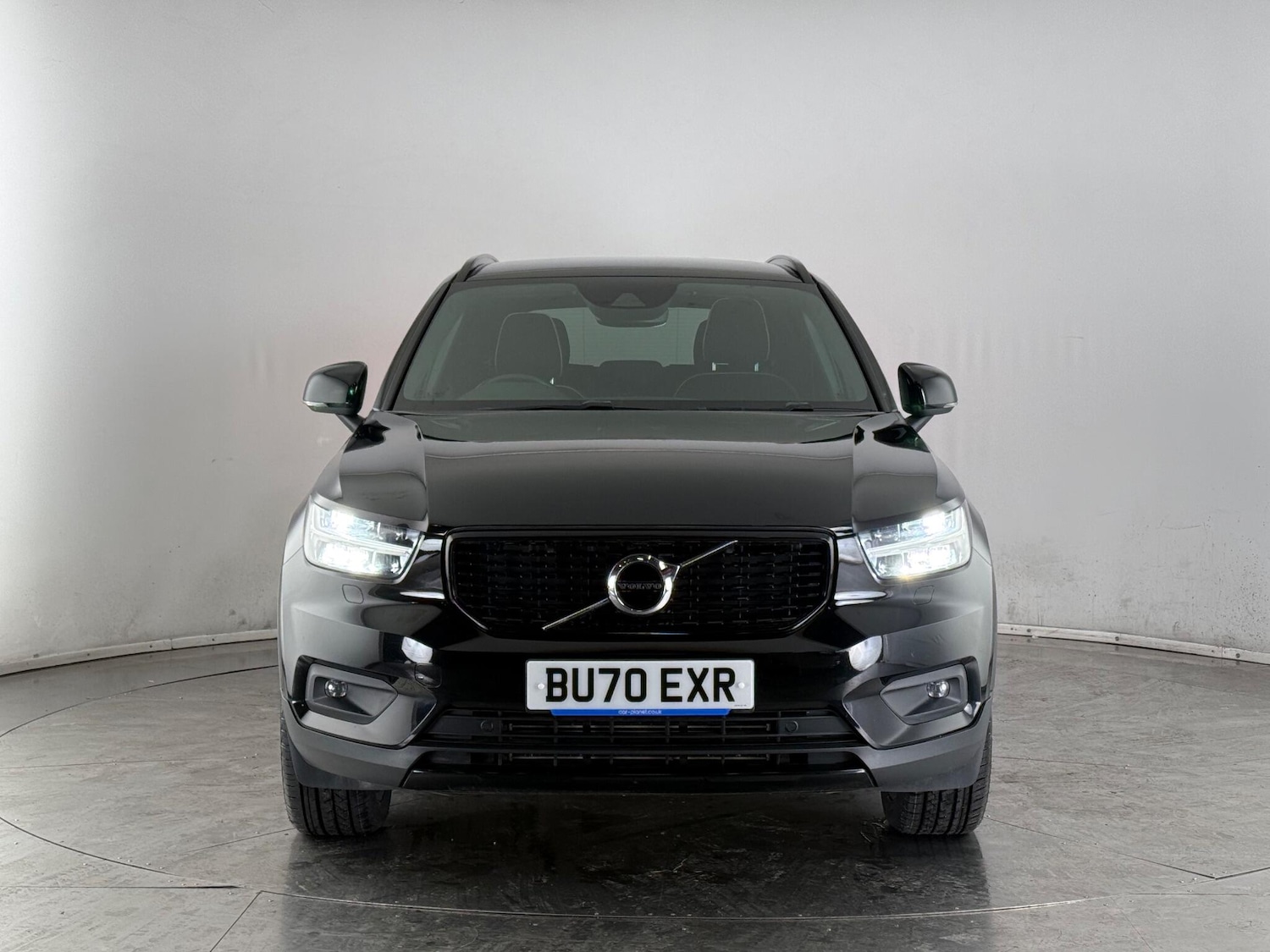 Used Volvo XC40 for sale - 76729040: Photo 2