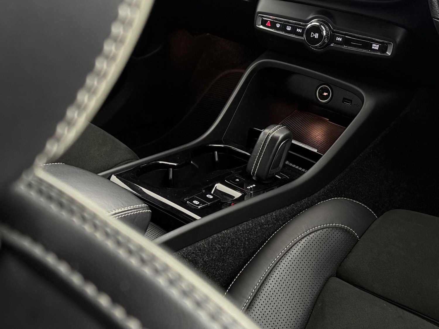 Used Volvo XC40 for sale - 76729040: Photo 20