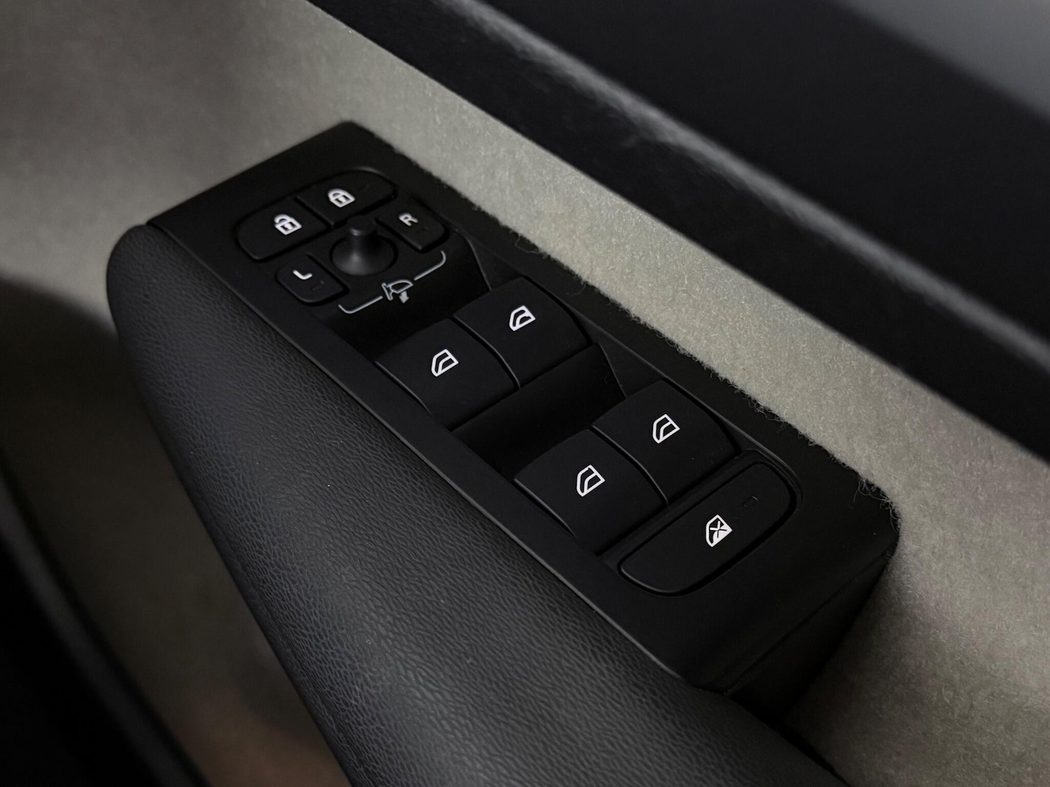 Used Volvo XC40 2020 for sale - 77221789: Photo 25