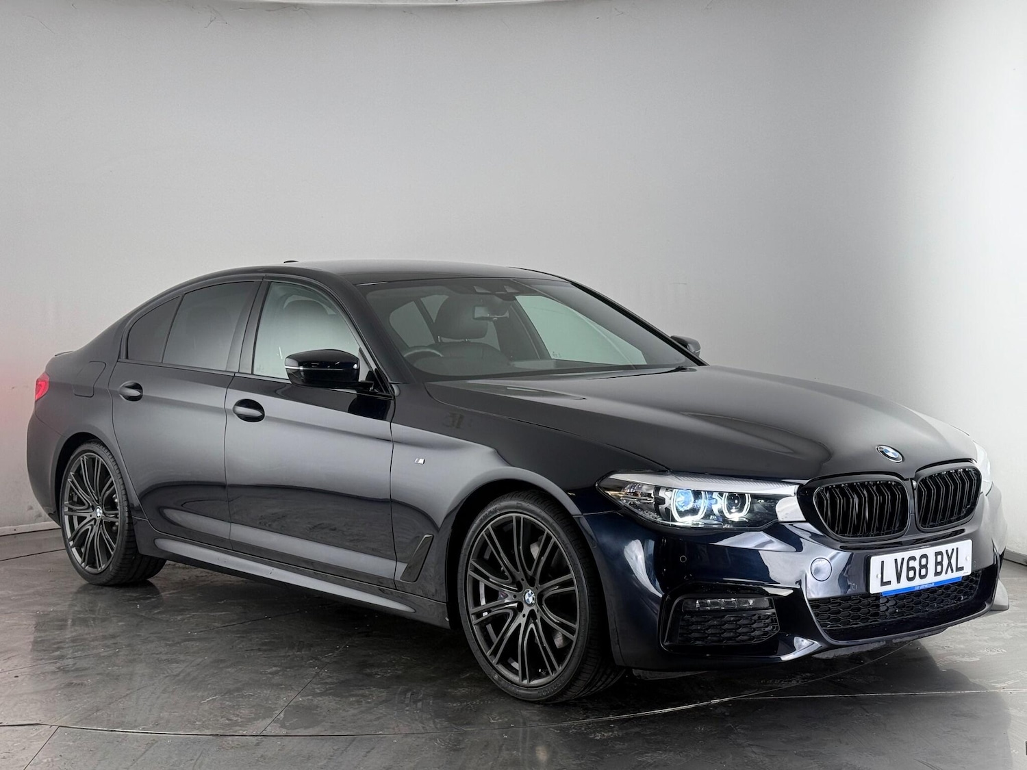 Used BMW 5 Series 2018 for sale - 76467288: Photo 1